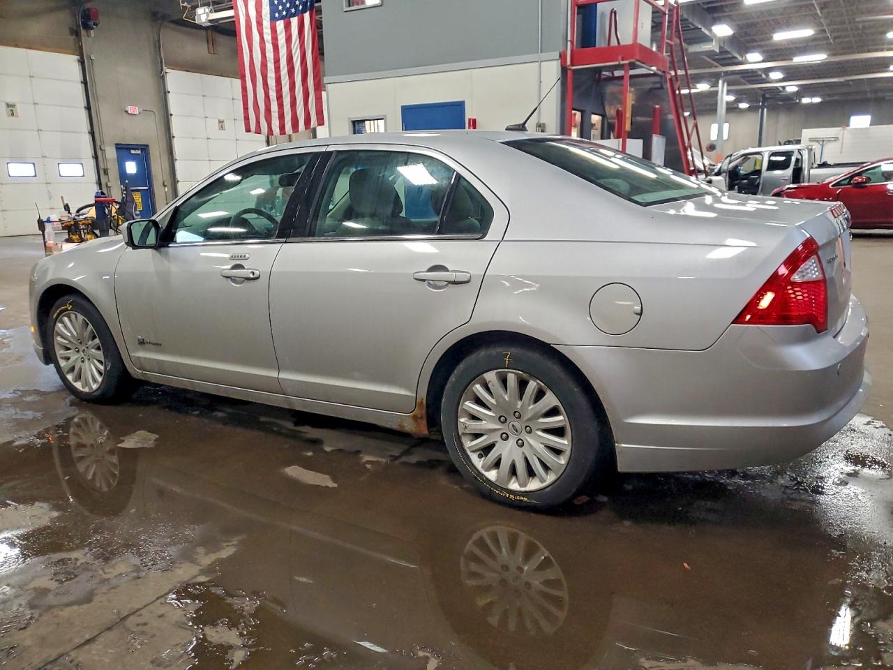 Ford Fusion Hybrid Image 3