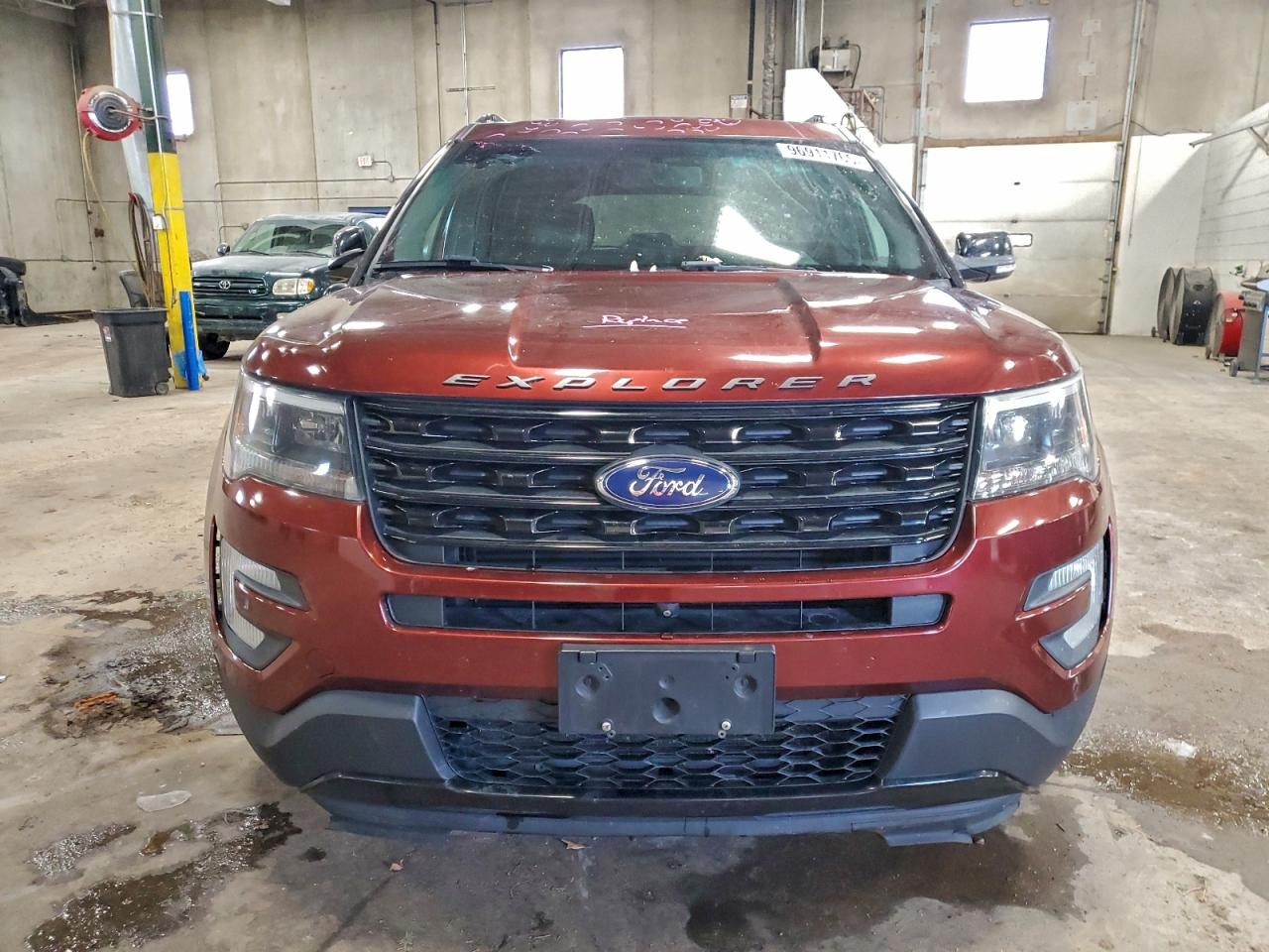 Ford Explorer Sport Image 9