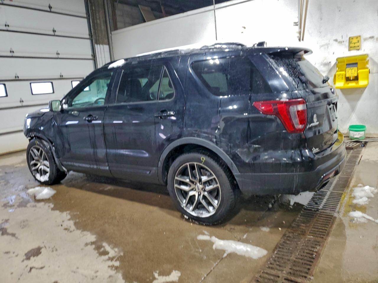 Ford Explorer Sport Image 4