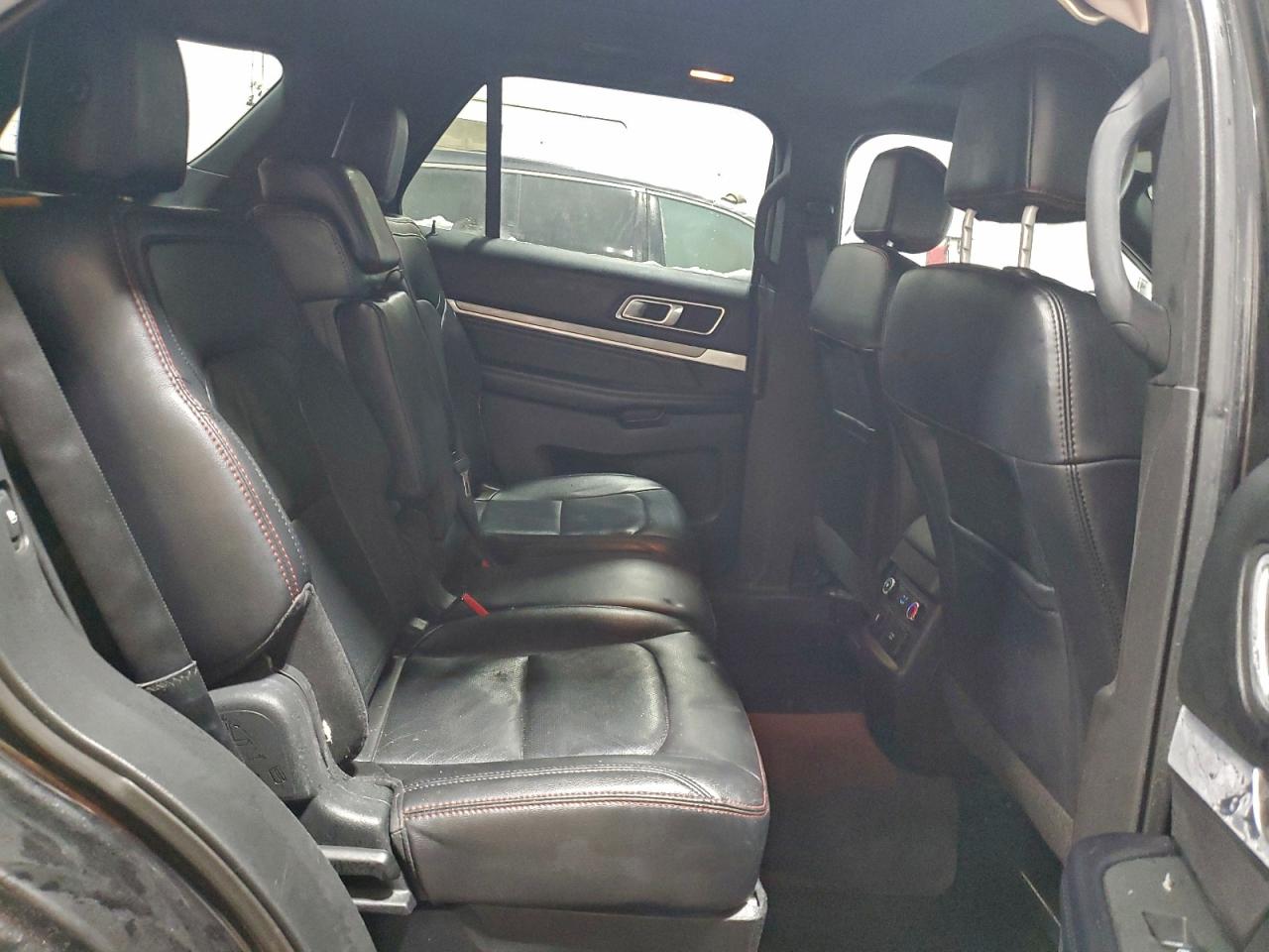 Ford Explorer Sport Image 11