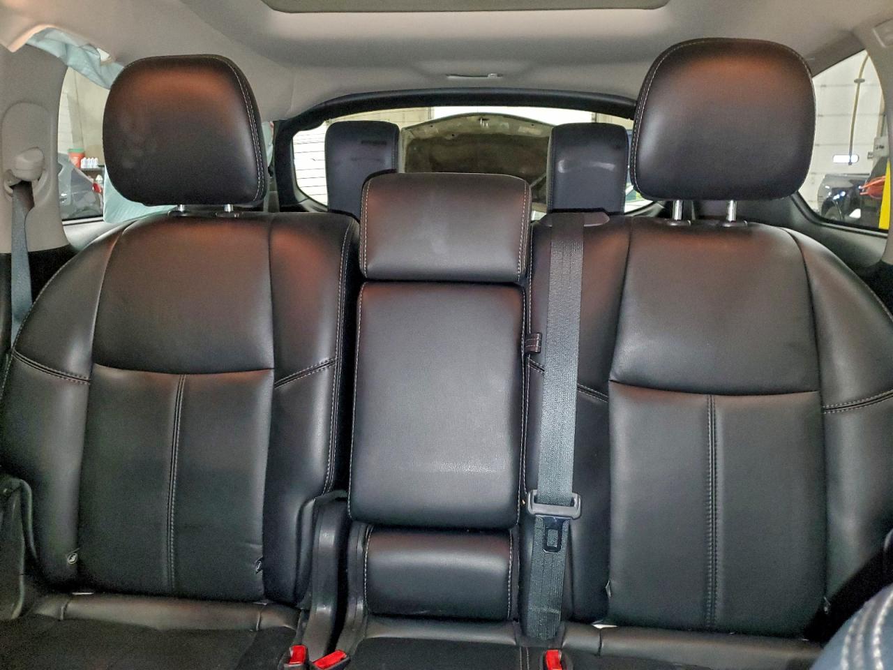 Nissan Pathfinder S Image 9