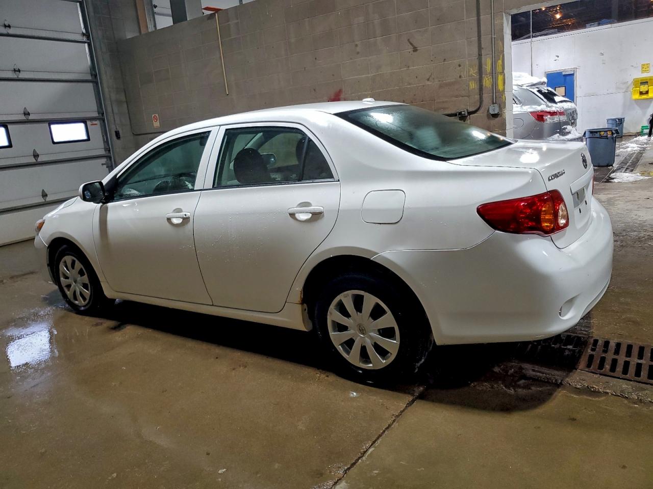 Toyota Corolla Base Image 2