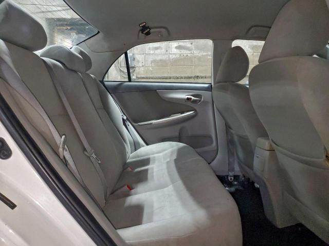 Toyota Corolla Base Image 10