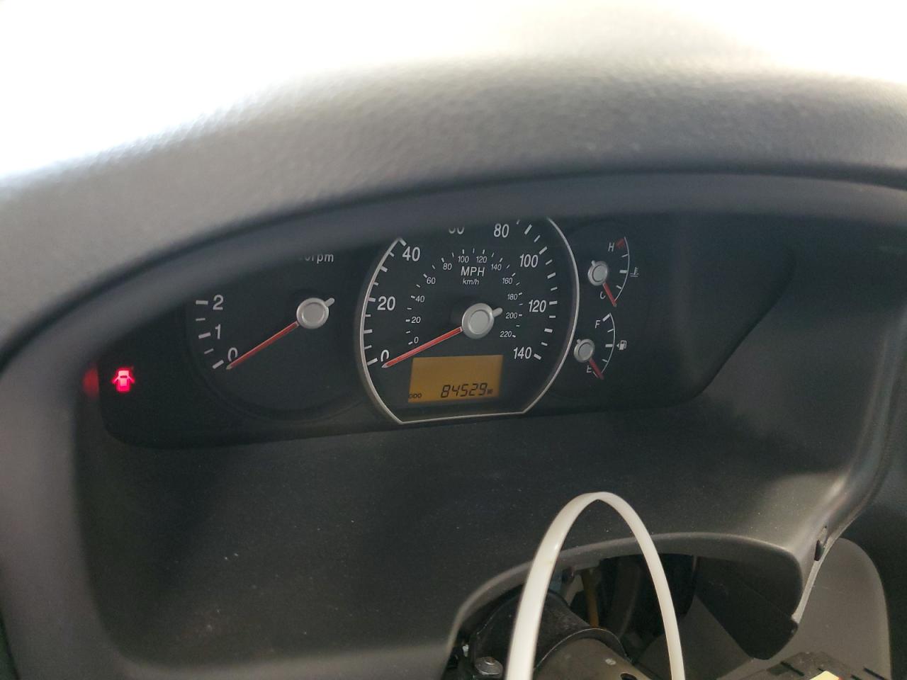 Kia Rondo Base Image 10