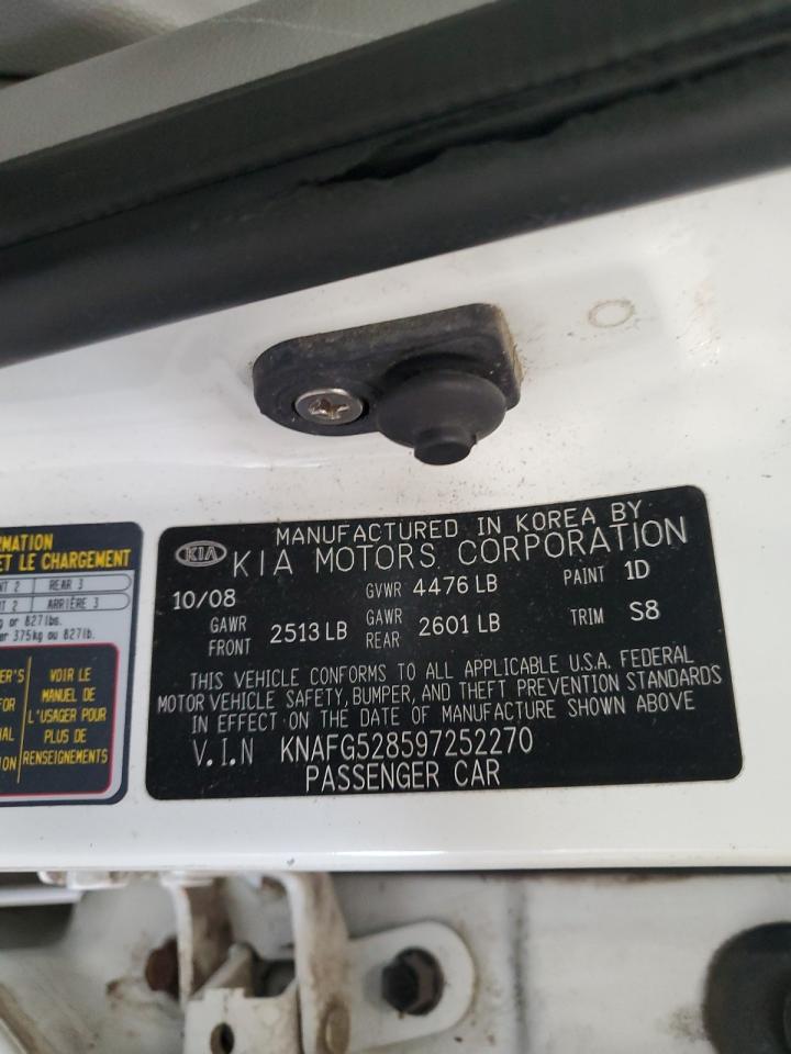 Kia Rondo Base Image 8