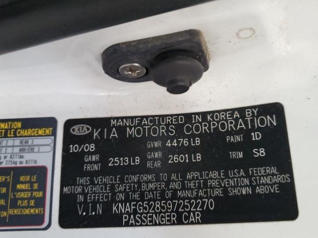 Kia Rondo Base Image 8