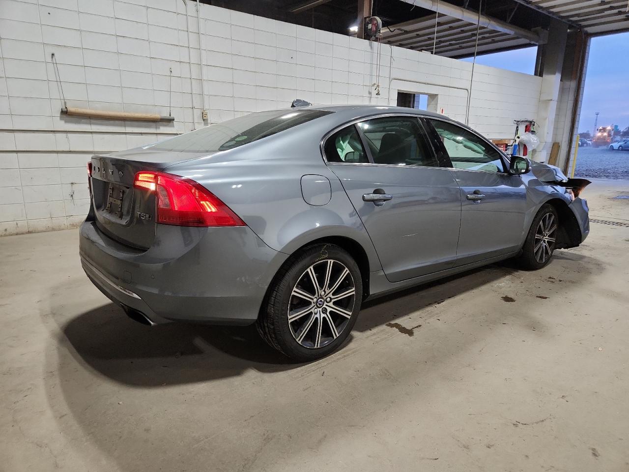 Volvo S60 Inscription Image 6