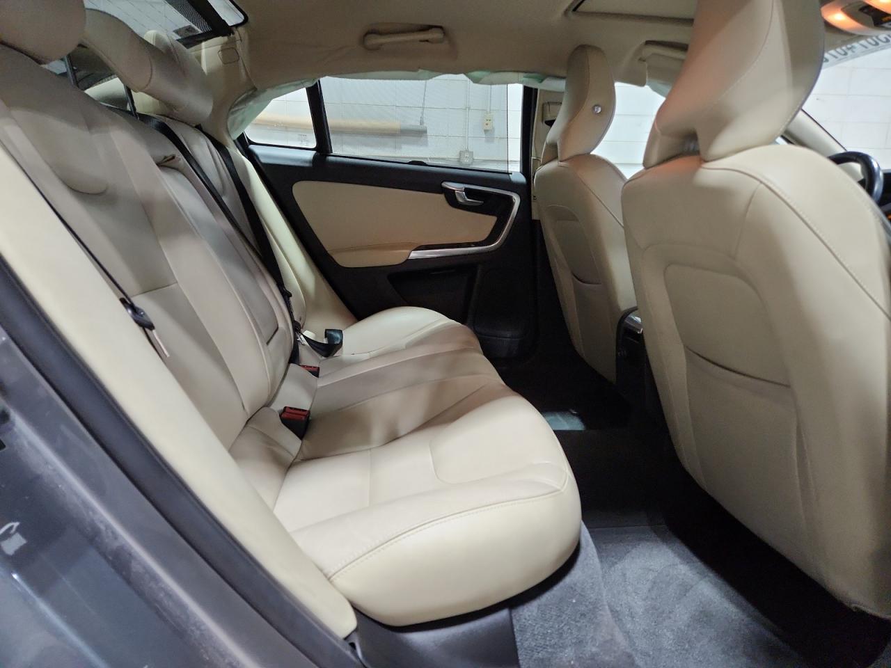 Volvo S60 Inscription Image 7