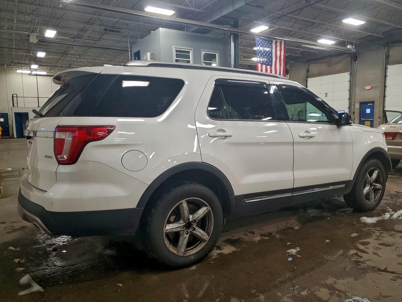 Ford Explorer Xlt Image 9