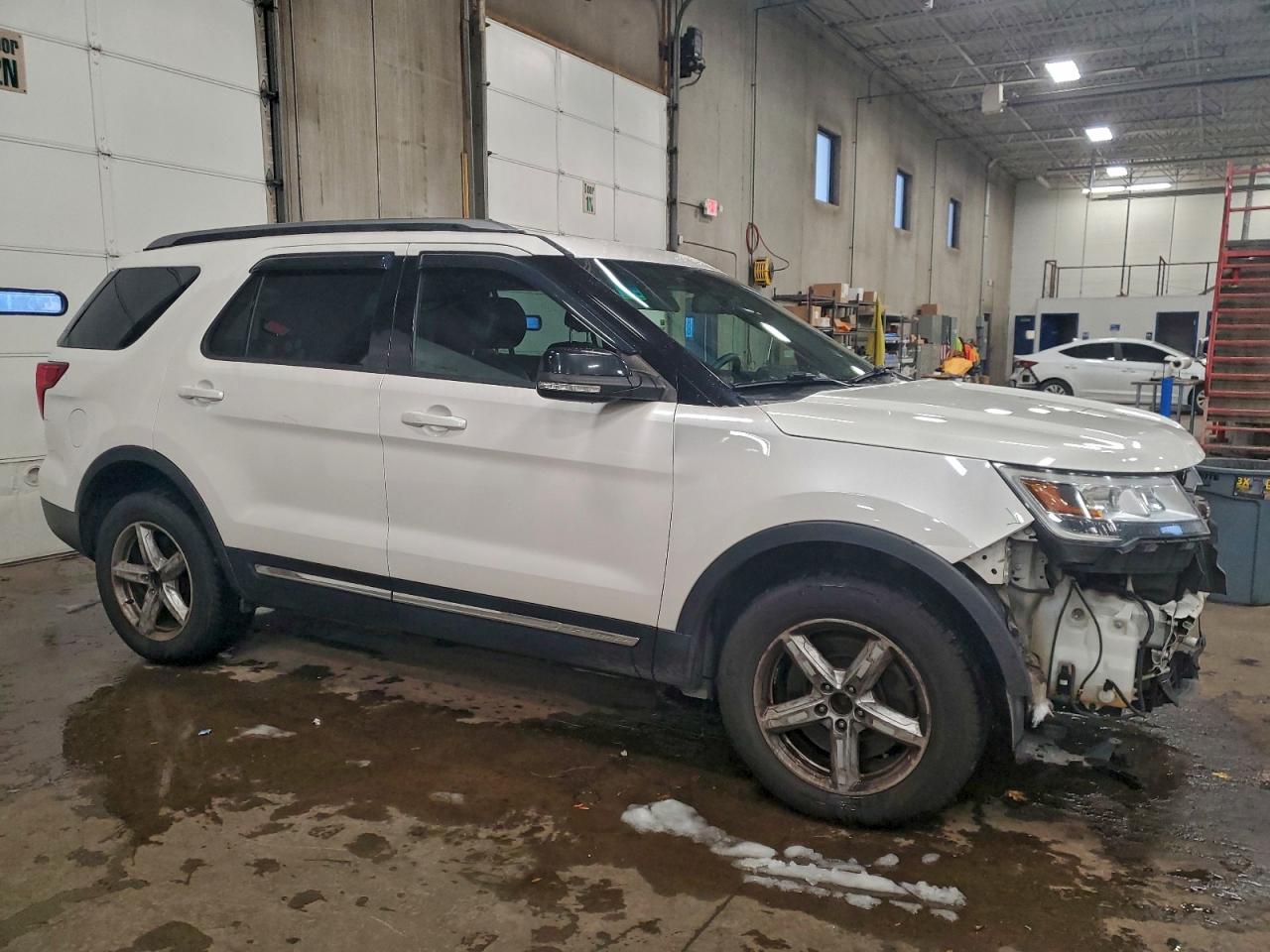 Ford Explorer Xlt Image 2
