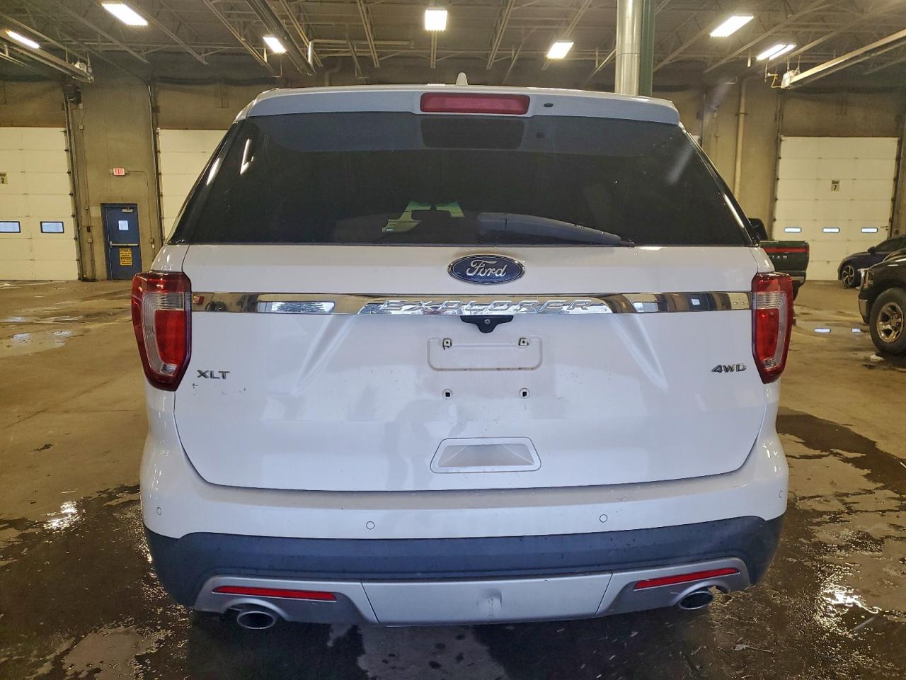 Ford Explorer Xlt Image 8