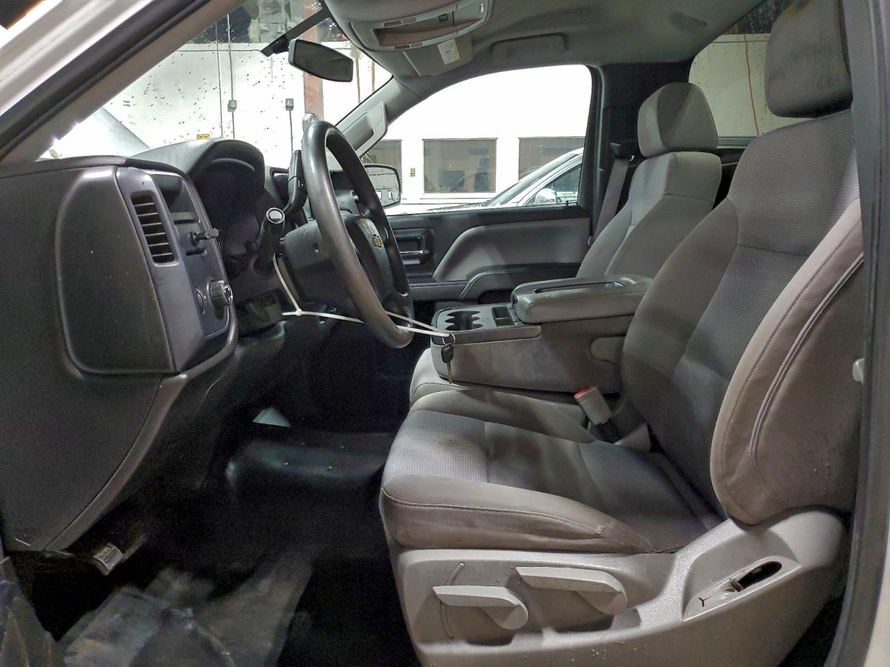 Chevrolet Silverado C1500 Image 10