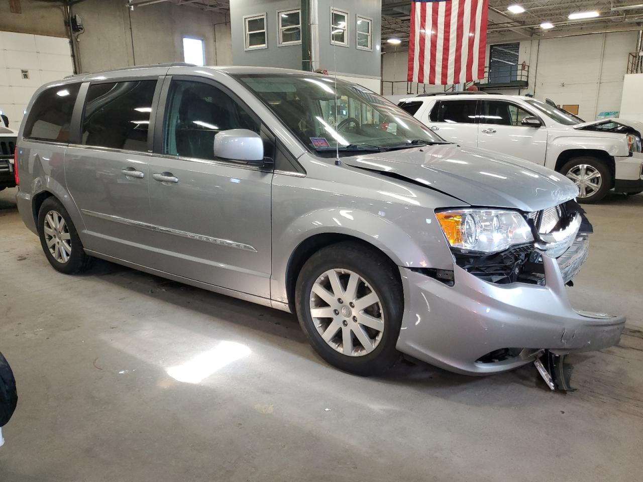 Chrysler Minivan Touring Image 10