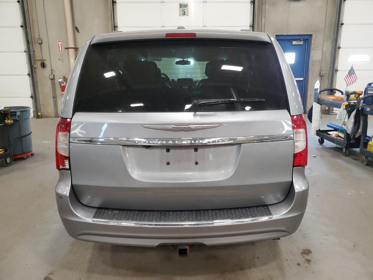 Chrysler Minivan Touring Image 4