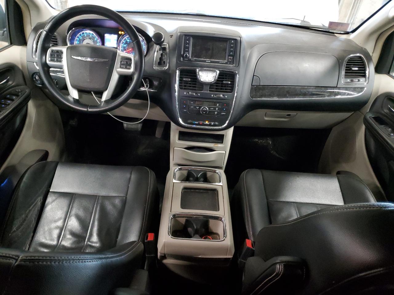 Chrysler Minivan Touring Image 5