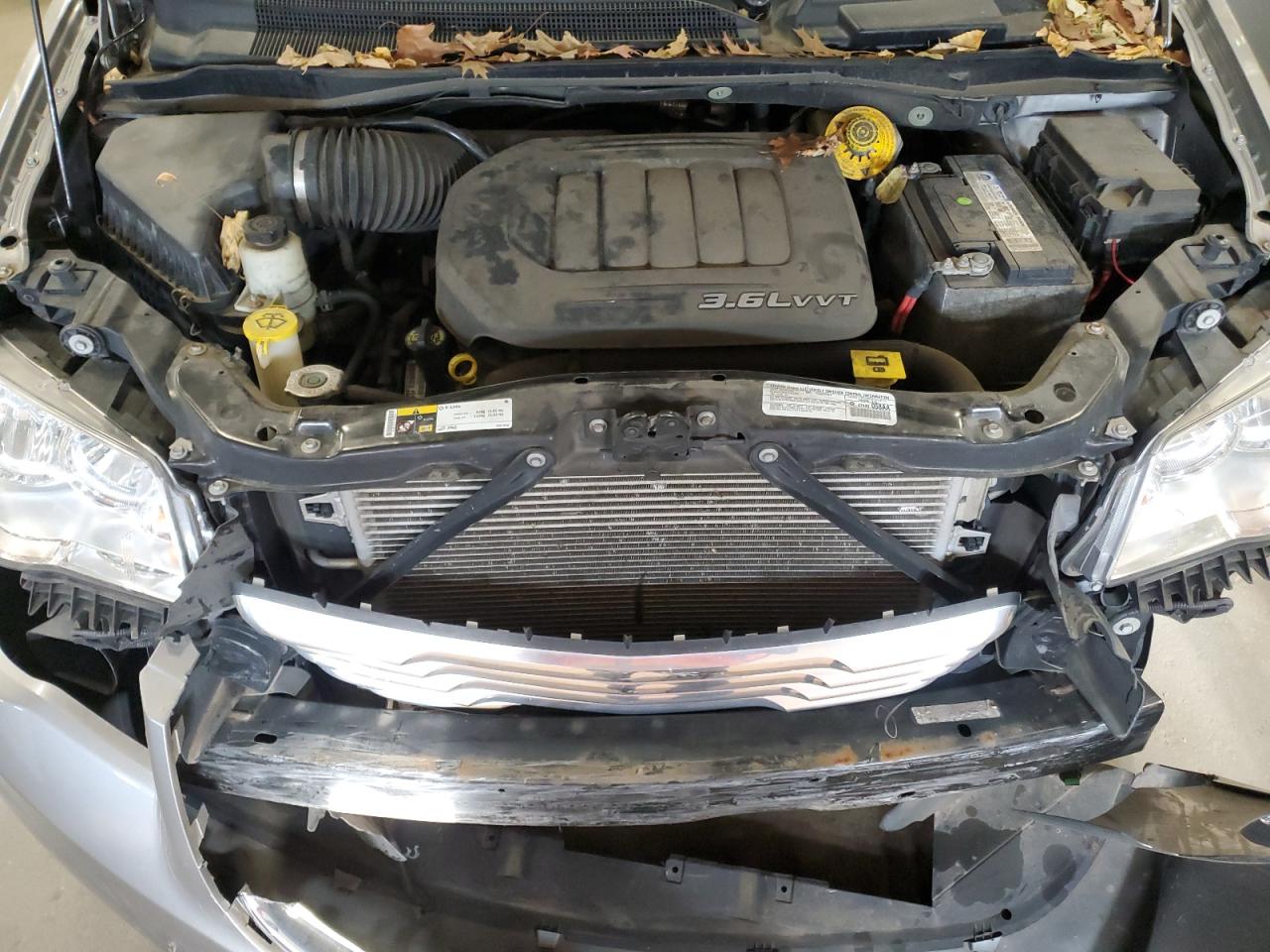 Chrysler Minivan Touring Image 13