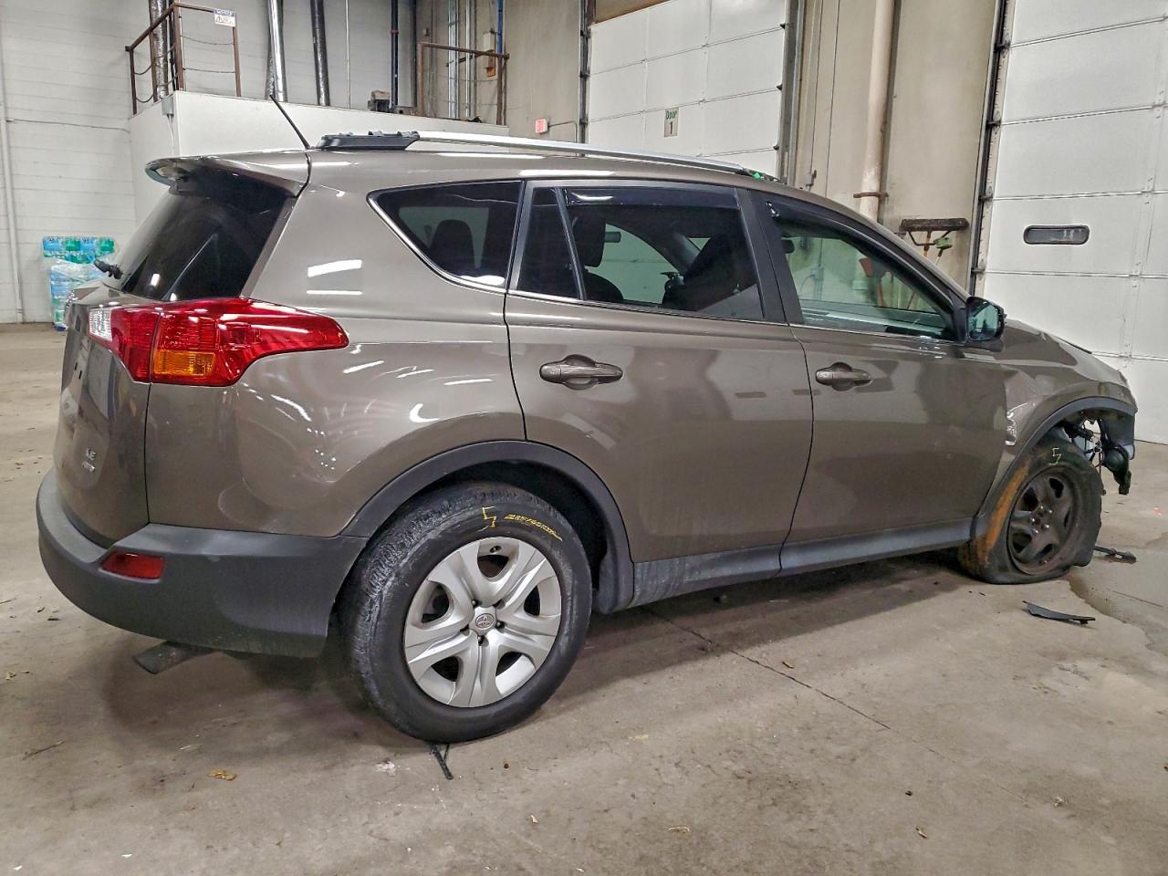 Toyota RAV4 Le Image 7