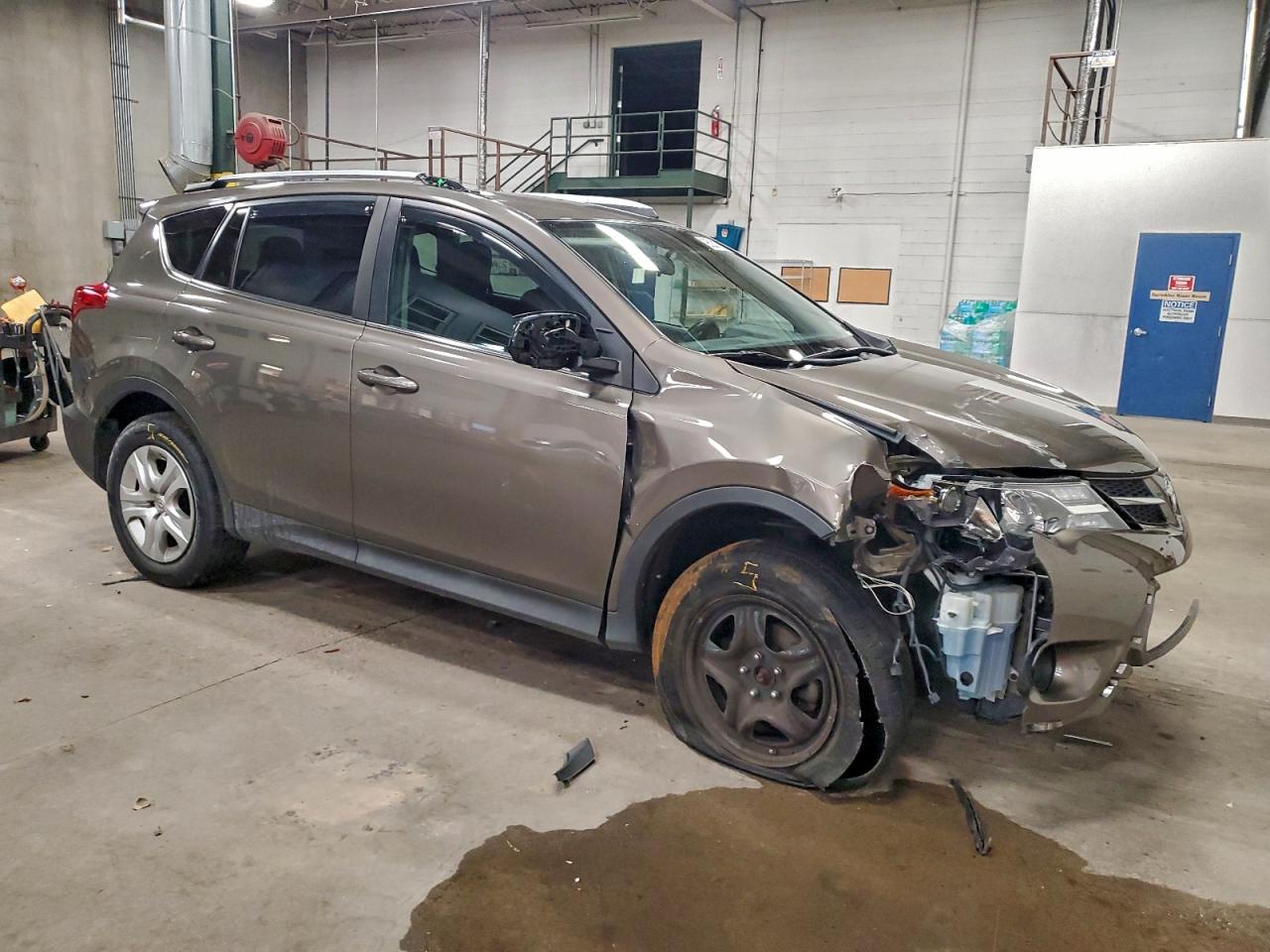 Toyota RAV4 Le Image 11