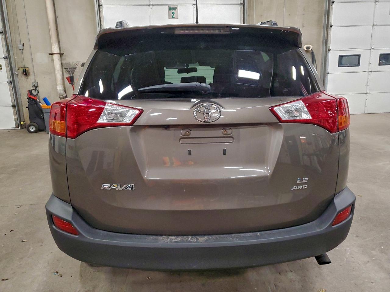 Toyota RAV4 Le Image 4