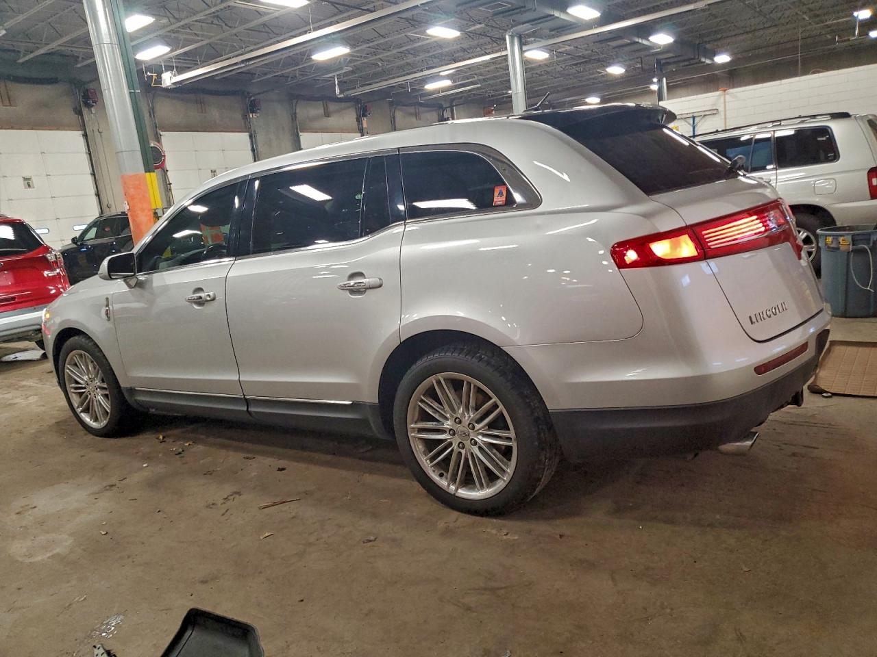 Lincoln MKT Image 10