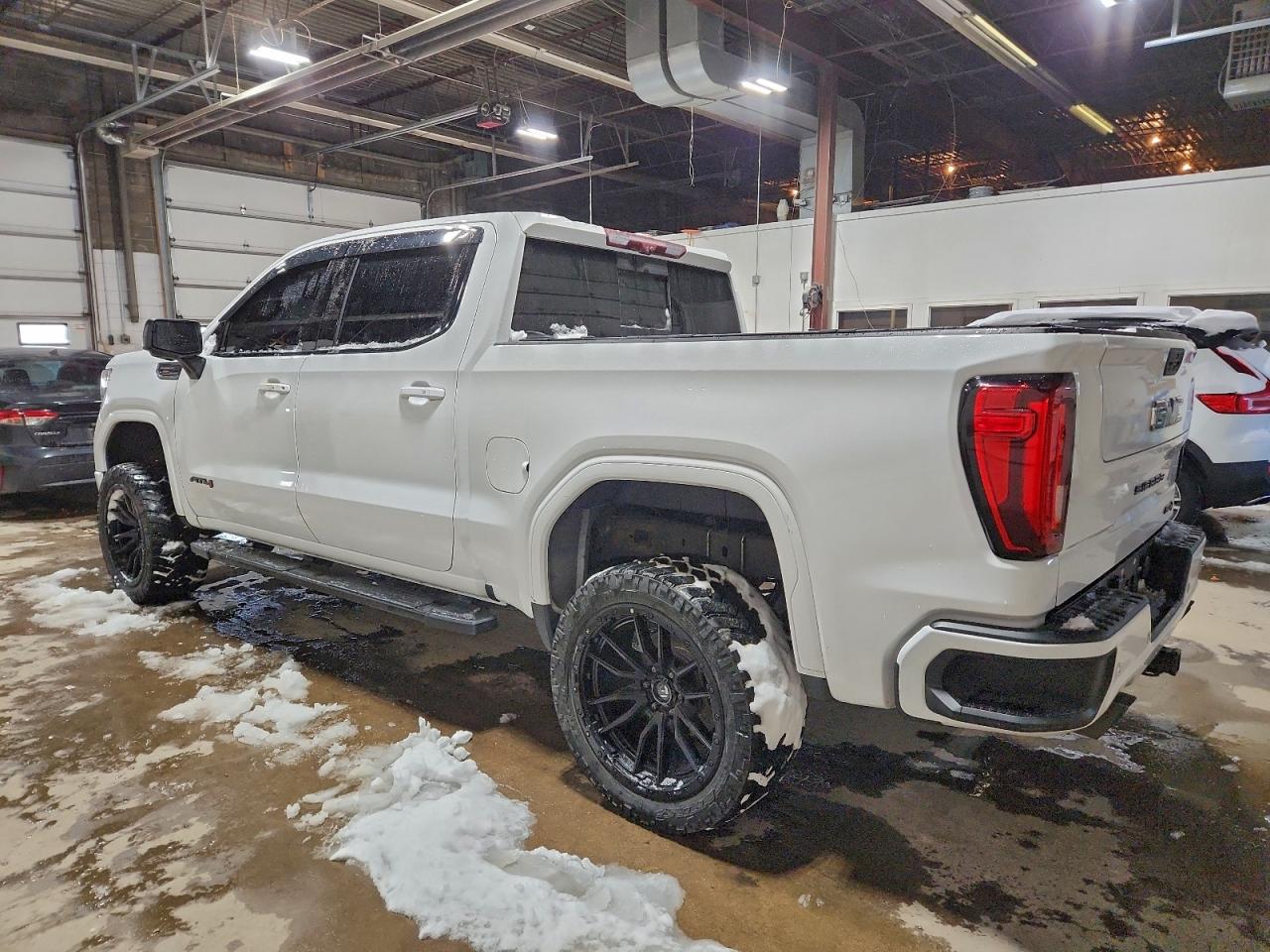 GMC Sierra K1500 At4 Image 2