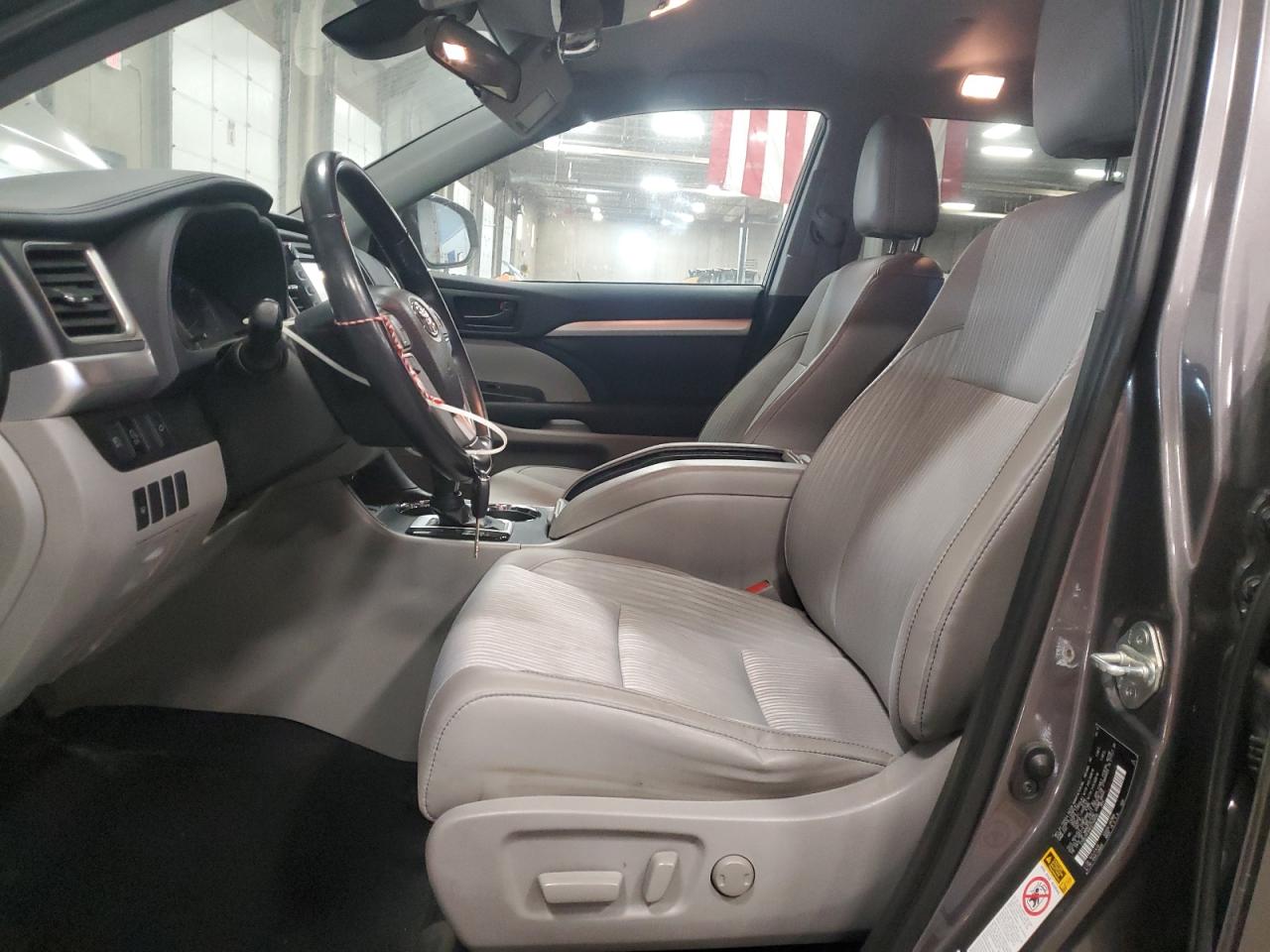 Toyota Highlander Le Image 5