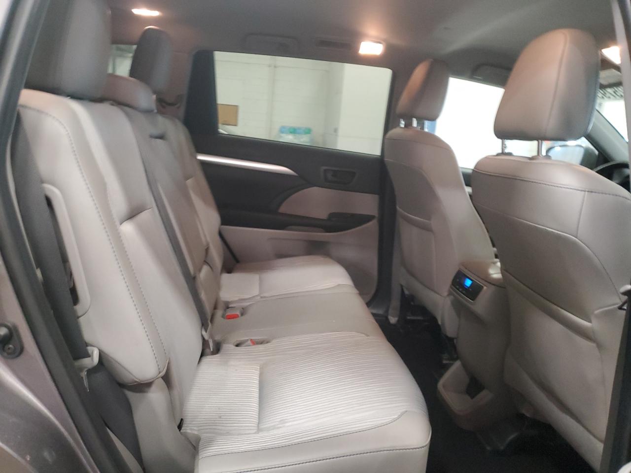 Toyota Highlander Le Image 6