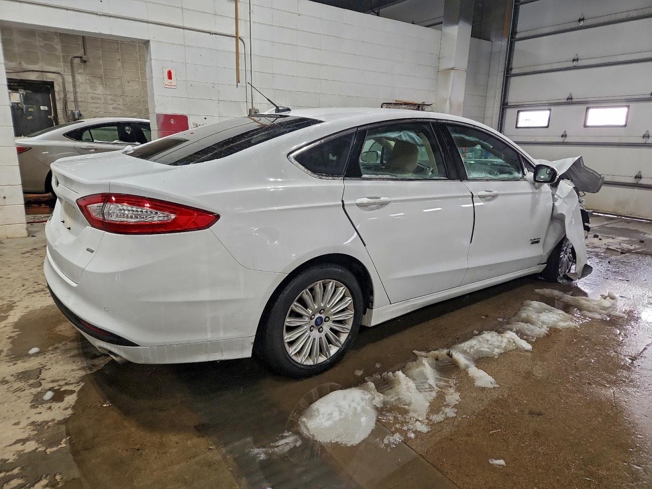 Ford Fusion Se Phev Image 2