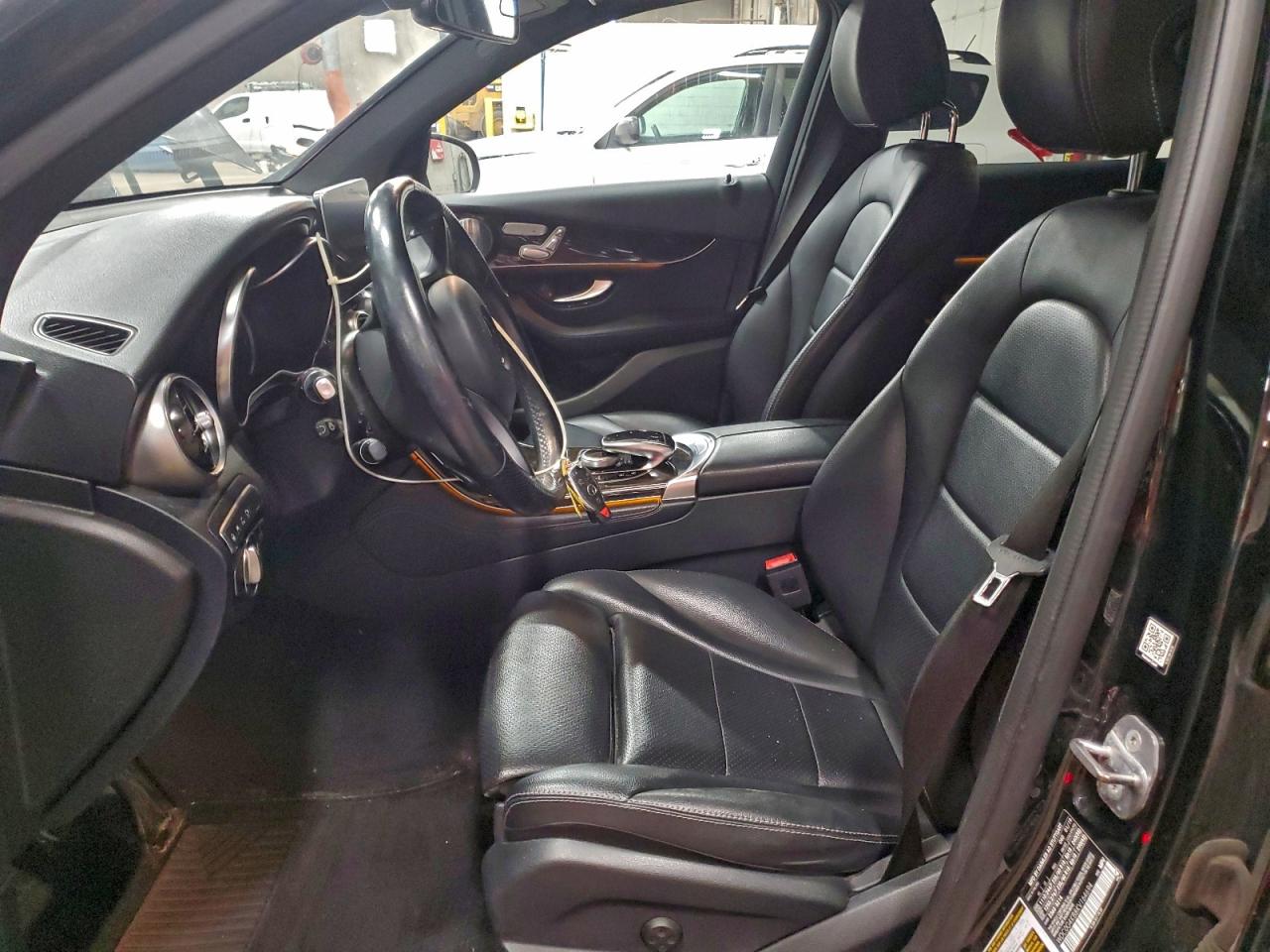 Mercedes-Benz GLC 300 4matic Image 8