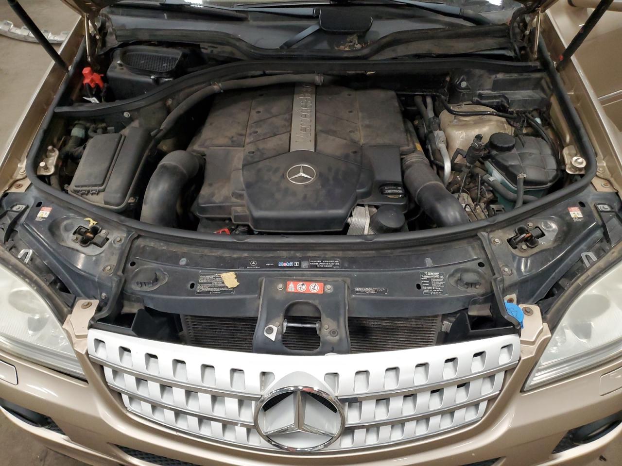 Mercedes-Benz M-Class 500 Image 12