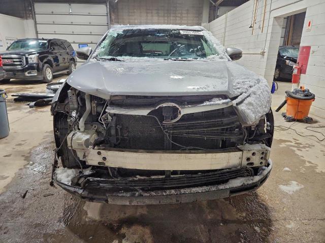 Toyota Highlander Xle Image 2