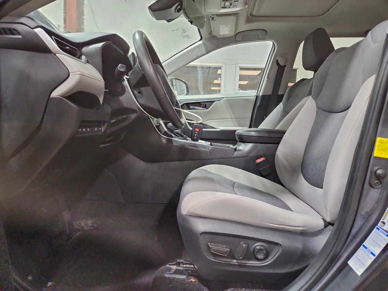 Toyota RAV4 Xle Image 10