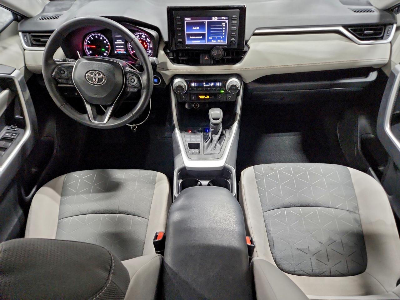 Toyota RAV4 Xle Image 5