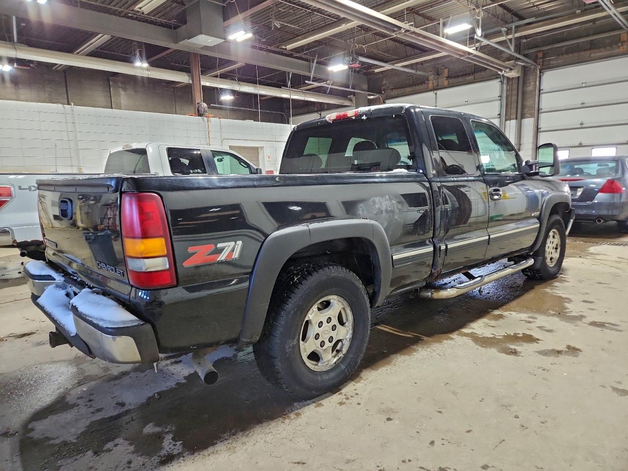 Chevrolet Silverado K1500 Image 3