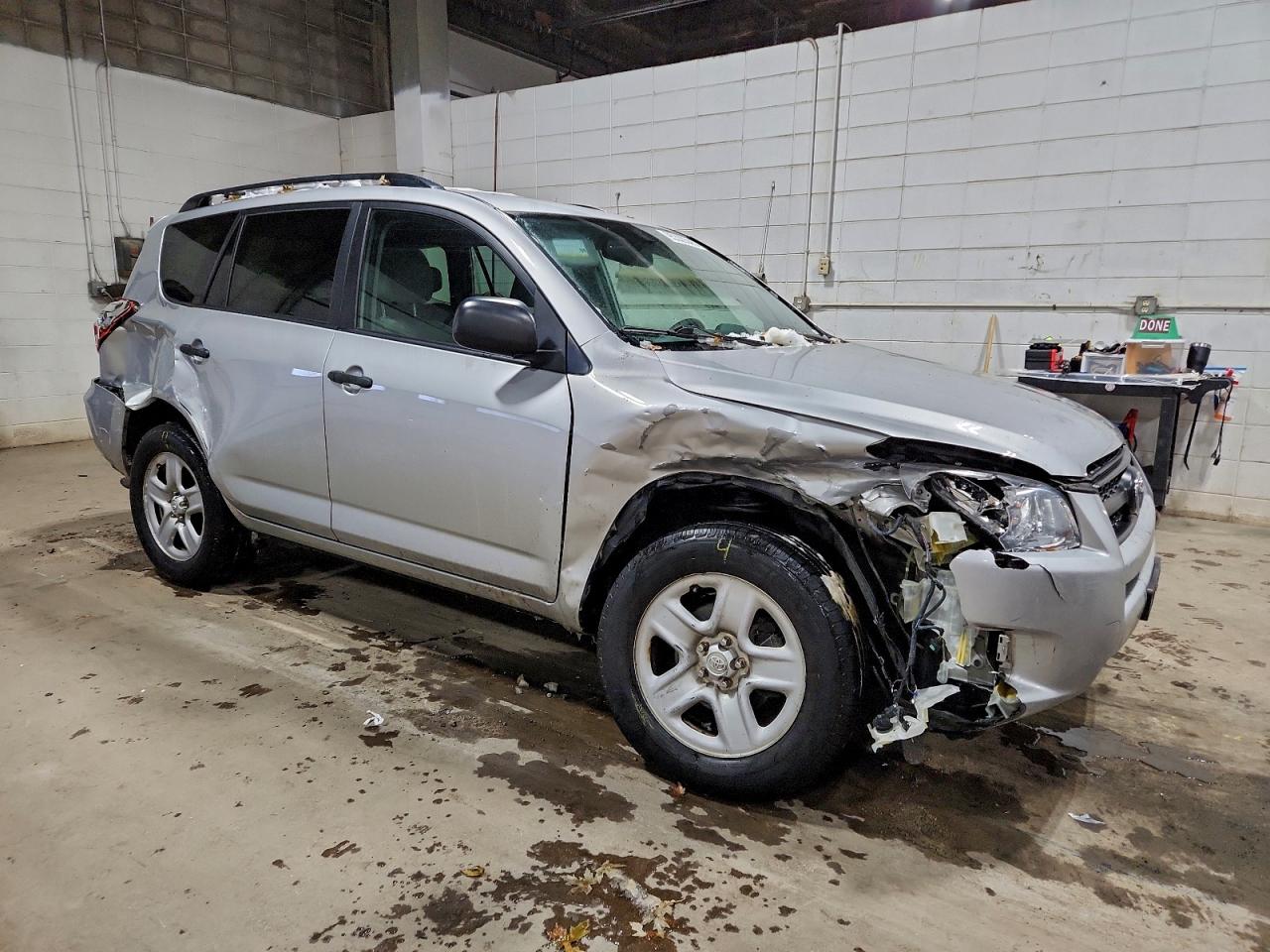 Toyota RAV4 Image 4