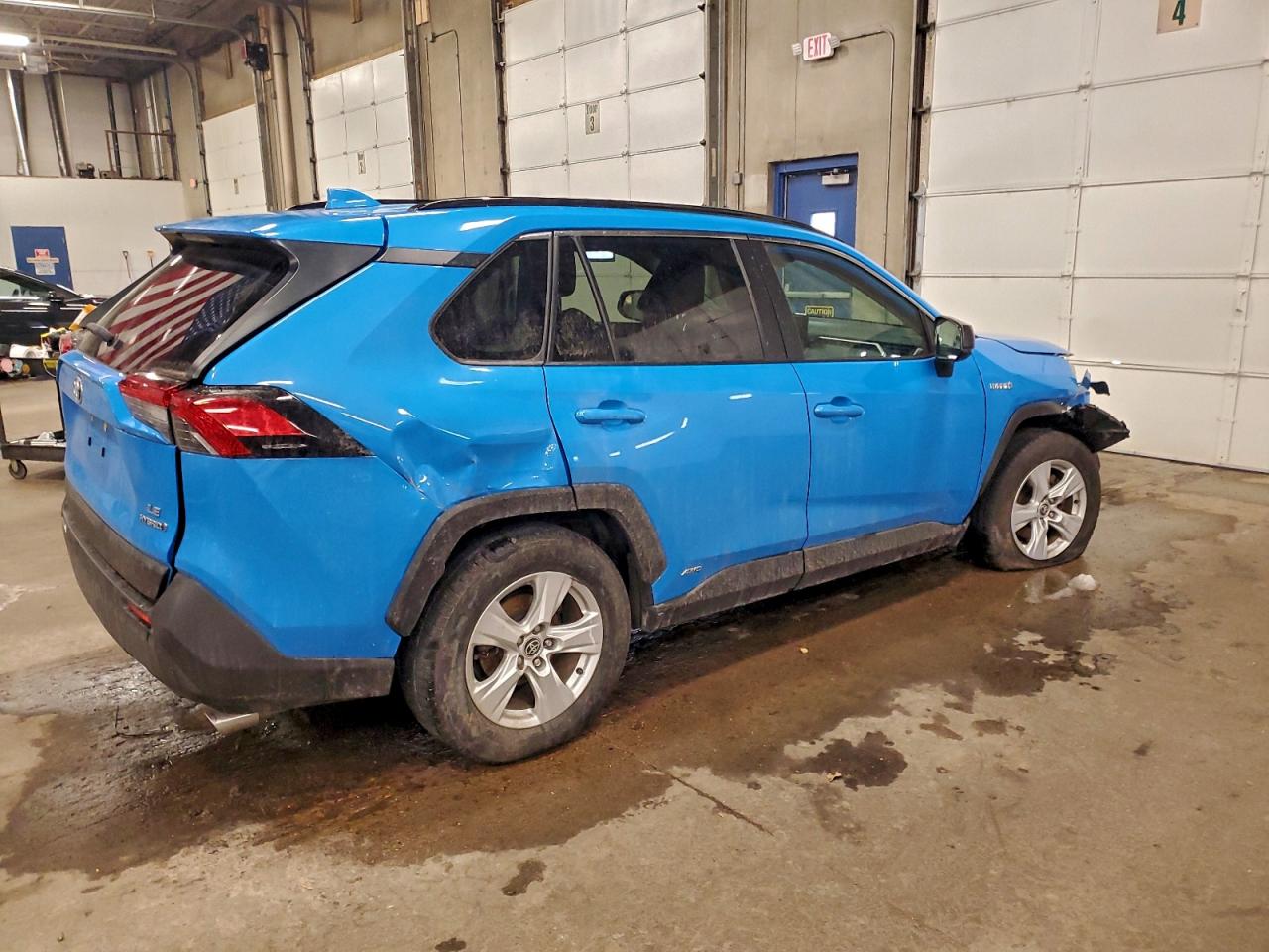 Toyota RAV4 Le Image 7