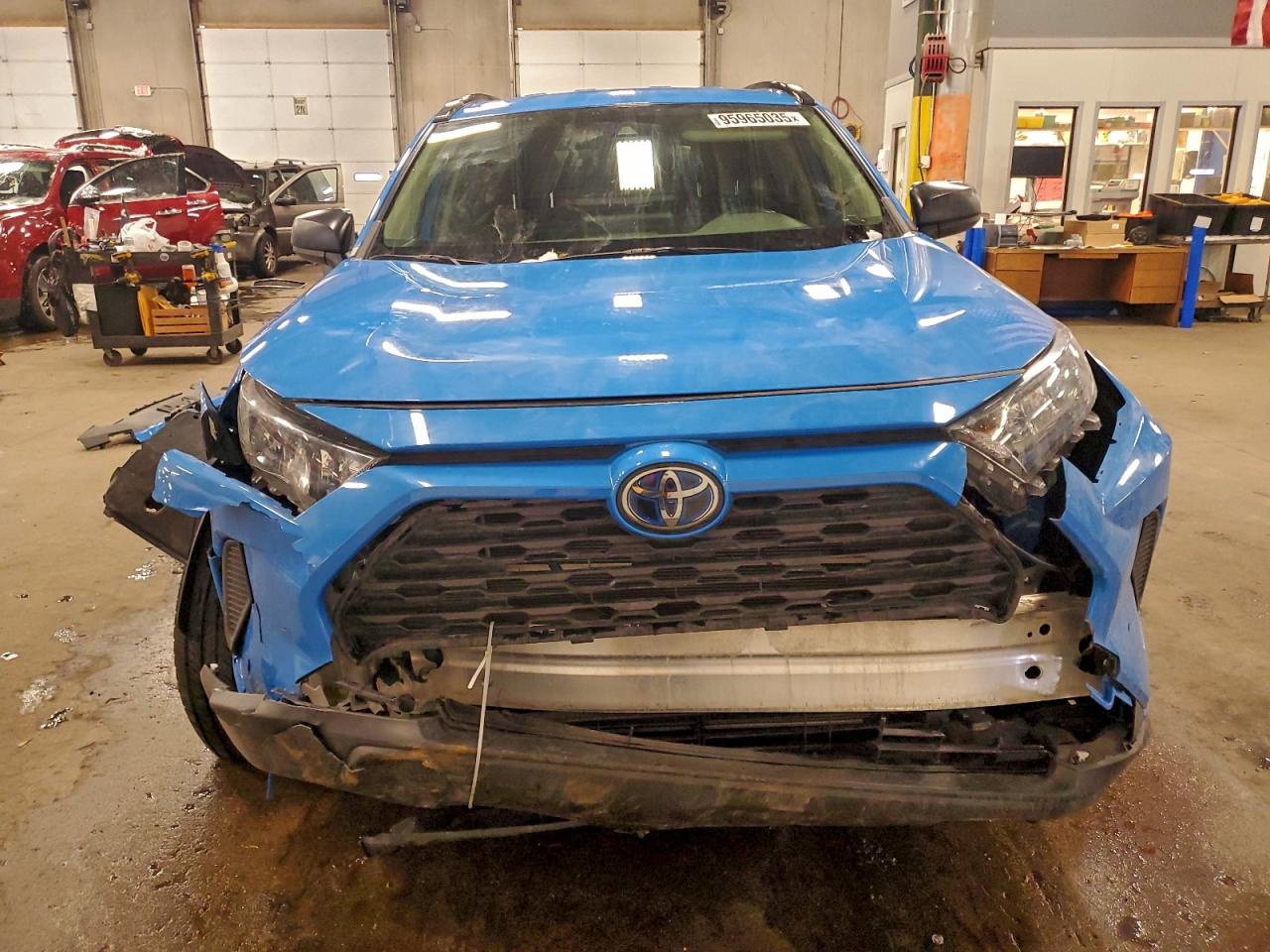 Toyota RAV4 Le Image 10