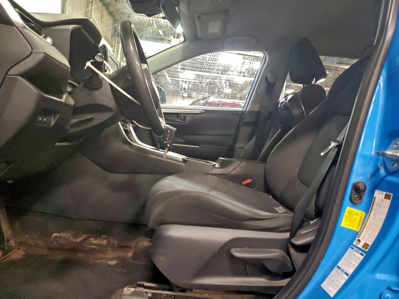 Toyota RAV4 Le Image 2