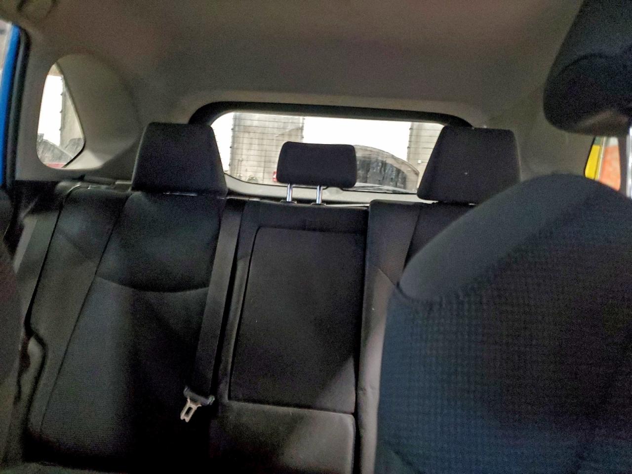 Toyota RAV4 Le Image 14