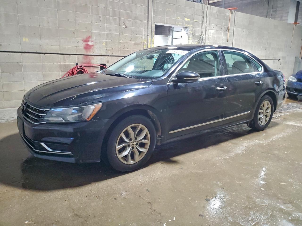 Volkswagen Passat S Image 1