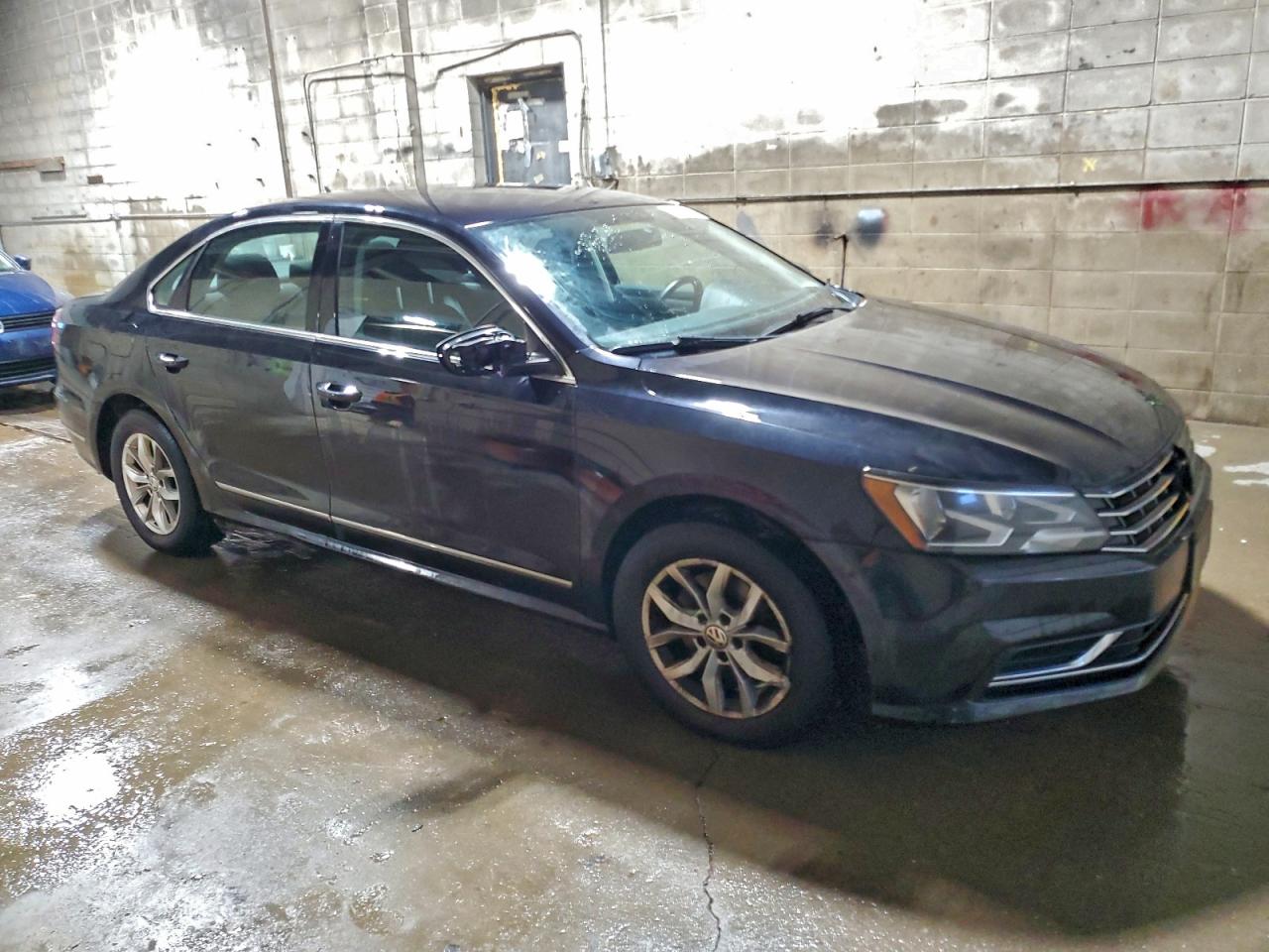 Volkswagen Passat S Image 3