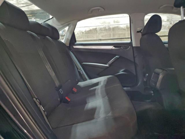 Volkswagen Passat S Image 2