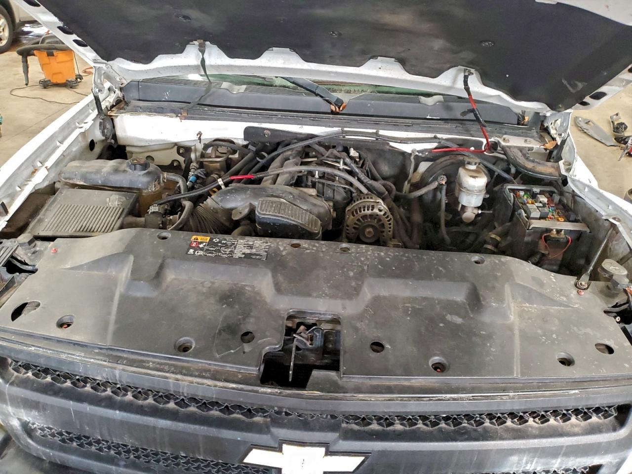 Chevrolet Silverado K1500 Image 2