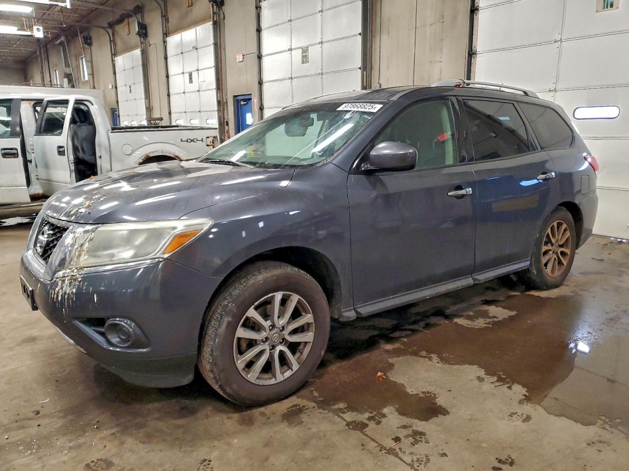 Nissan Pathfinder S Image 1