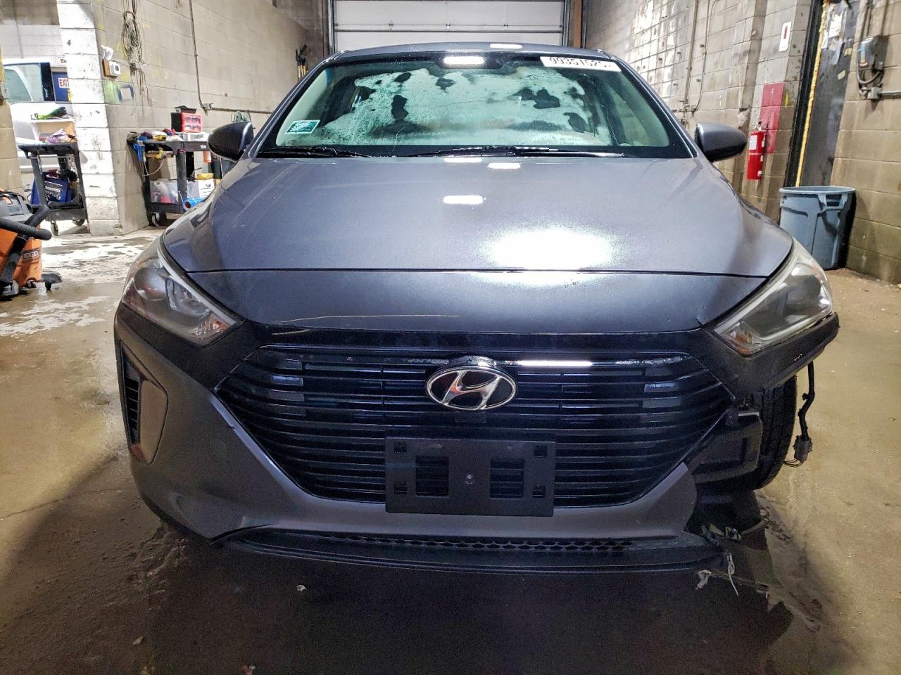 Hyundai Ioniq Blue Image 4