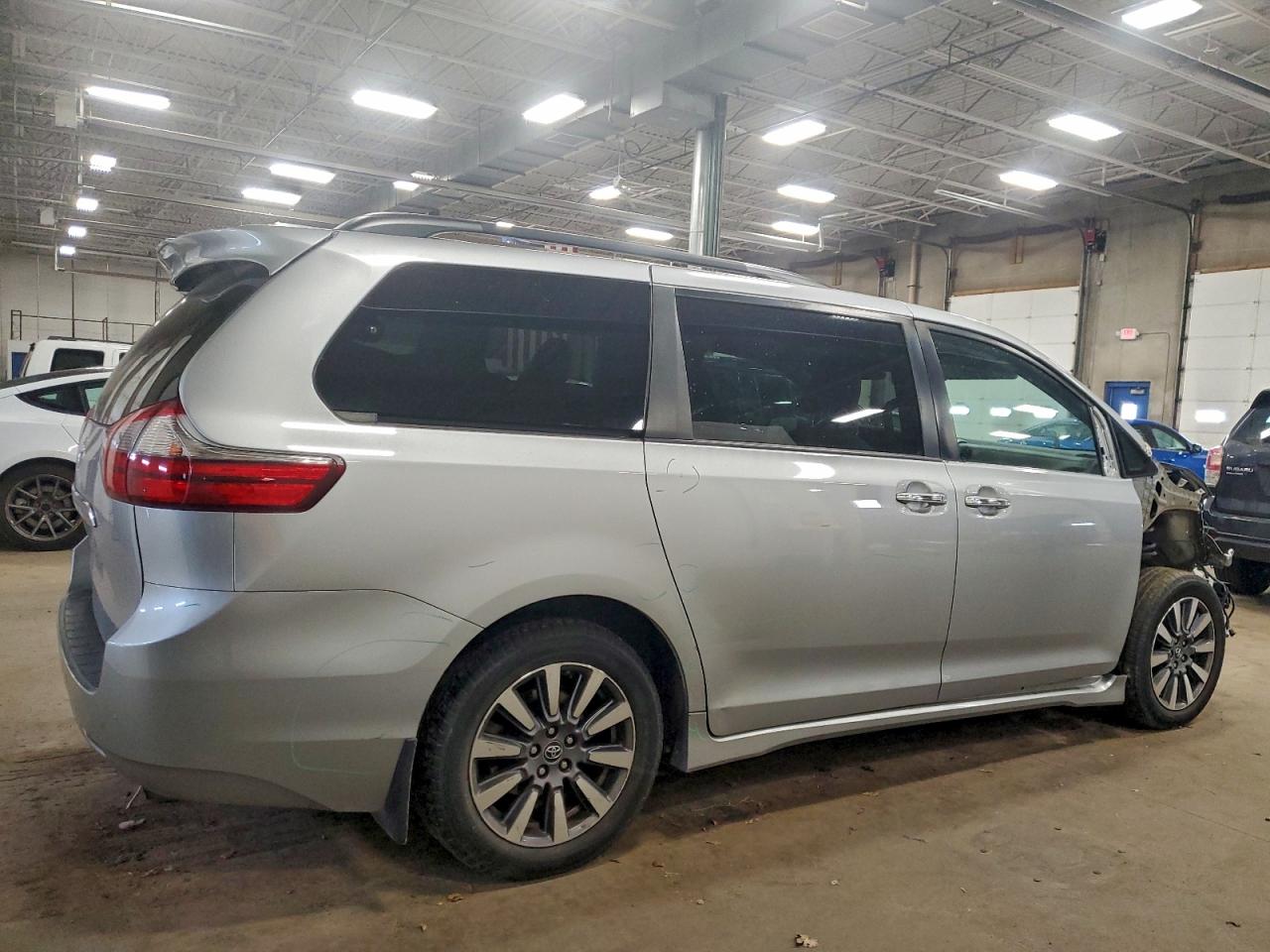 Toyota Sienna Xle Image 5