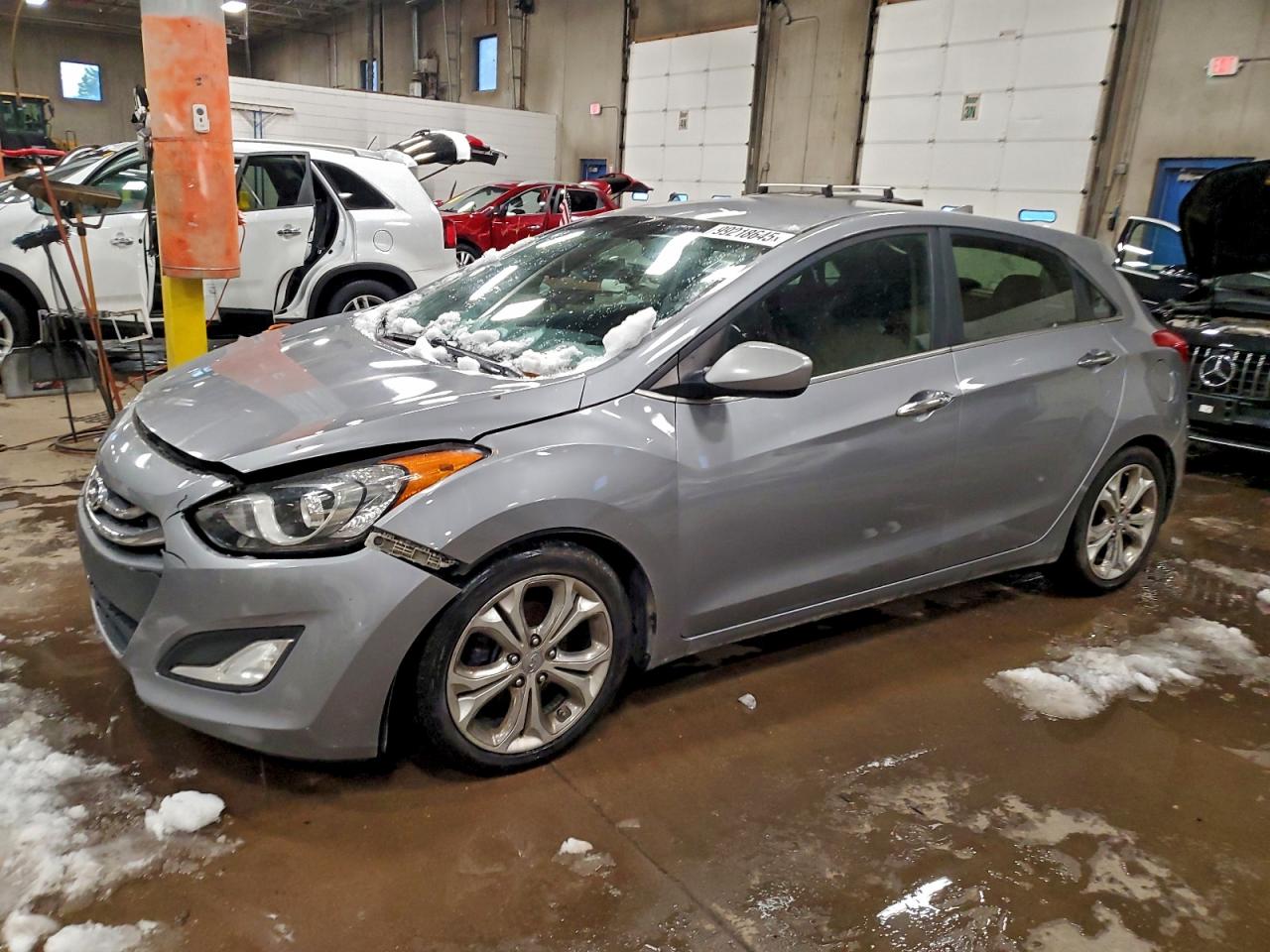 Hyundai ELANTRA Image 1