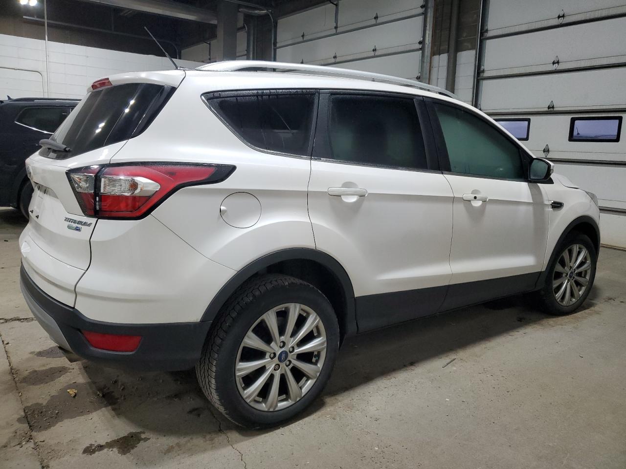 Ford Escape Titanium Image 3