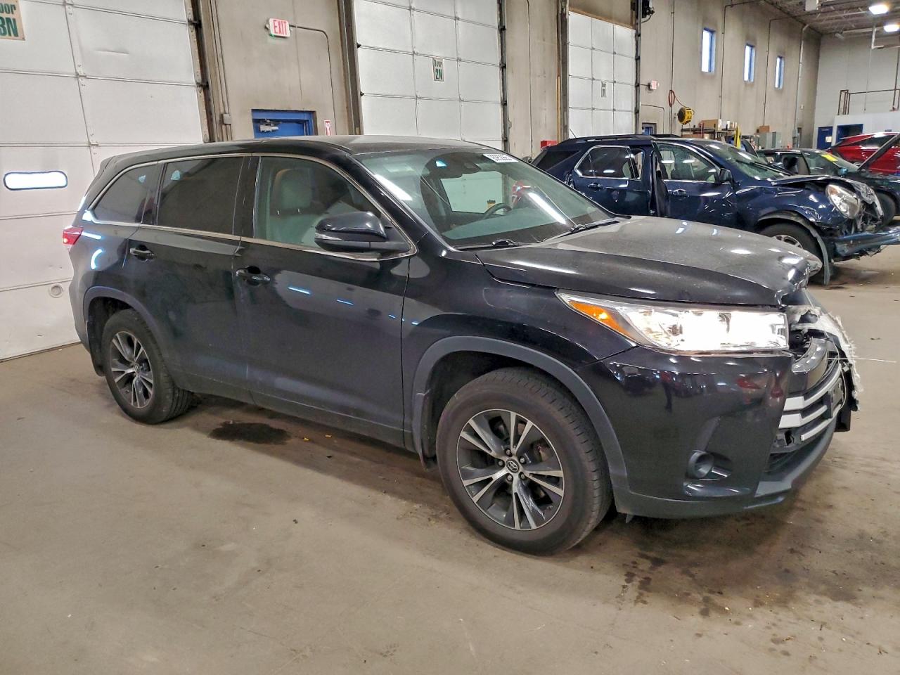 Toyota Highlander Le Image 11