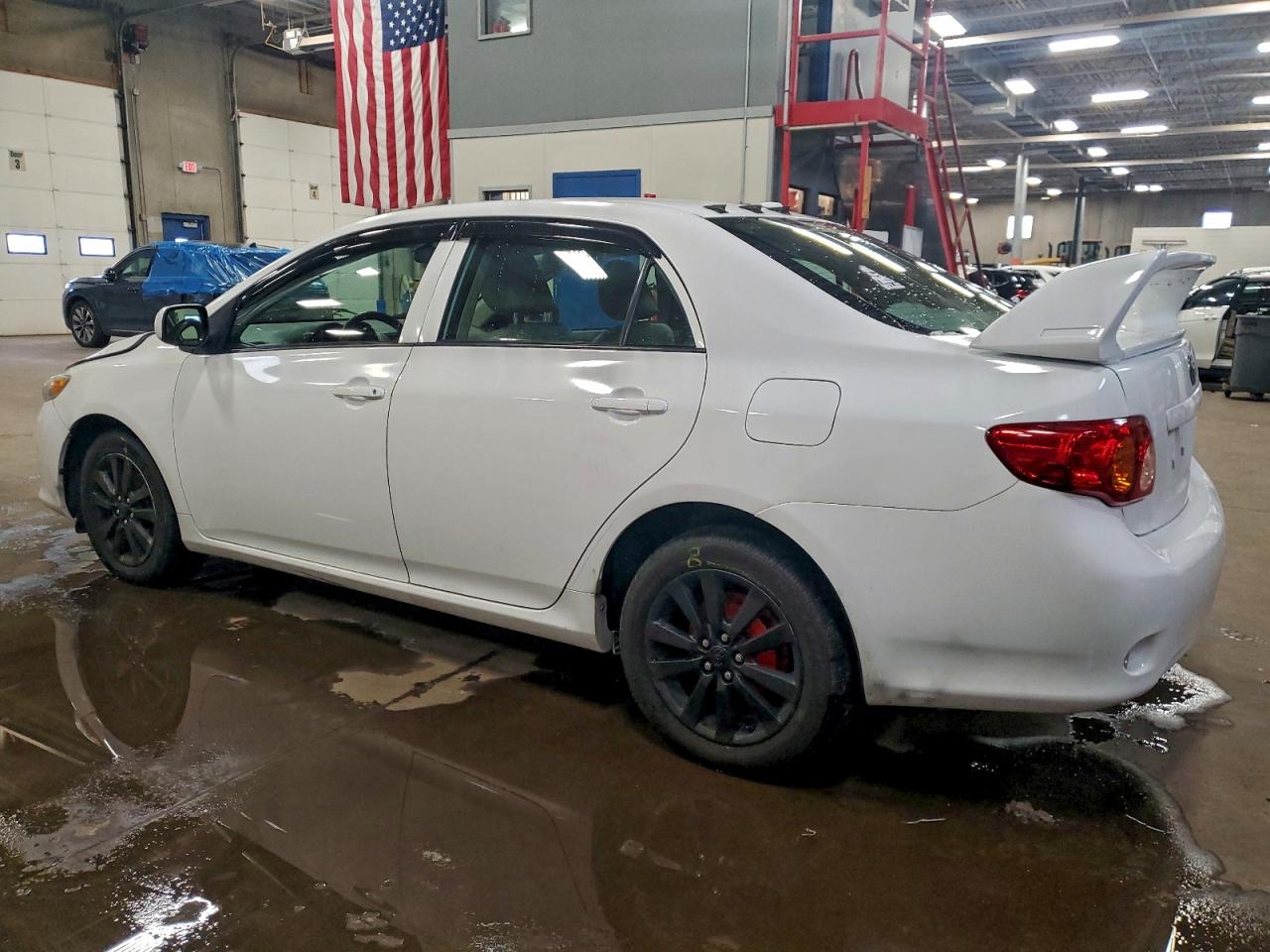 Toyota Corolla Base Image 9